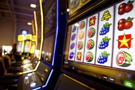 Filipino players enjoying okaok casino on mobile devices